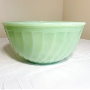 Vintage Jadeite Fire King swirl mixing bowl EUC